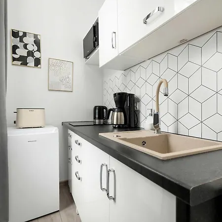 Apartmán Cozy With Workspace Near The By Renters *