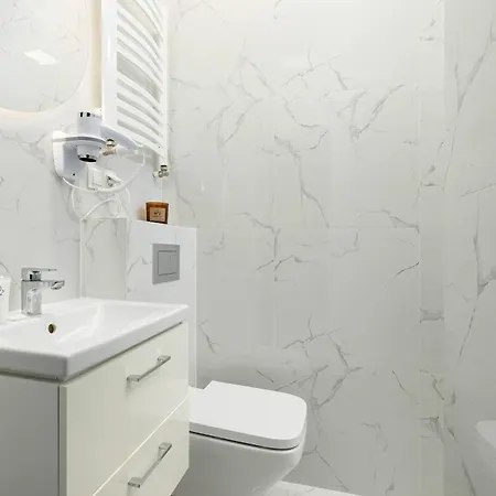 Apartmán Cozy With Workspace Near The By Renters *