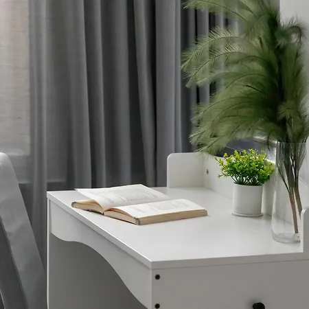 Appartamento Cozy With Workspace Near The By Renters *
