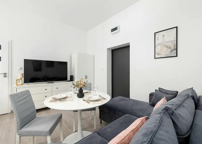 Apartmán Cozy With Workspace Near The By Renters Svinoústí