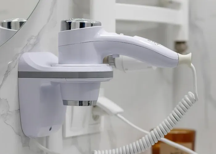 Apartmán Cozy With Workspace Near The By Renters